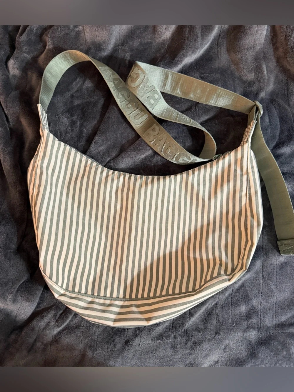 Baggy Medium Nylon Crescent Bag